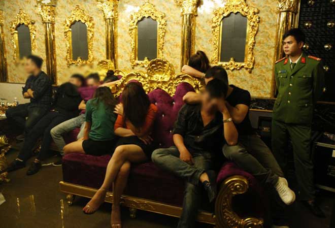 Nóng trong tuần: Thanh niên “ngáo đá” vác xác chết ra đường, dân tình “đứng tim” - 2