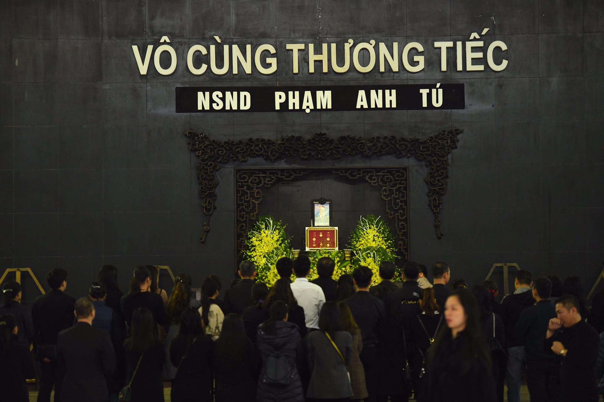 Xuân Bắc và các nghệ sĩ thương khóc cố NSND Anh Tú về với đất - 2