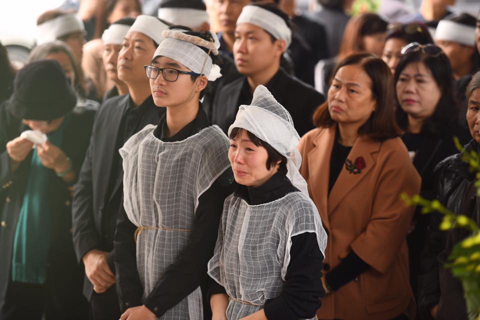 Xuân Bắc và các nghệ sĩ thương khóc cố NSND Anh Tú về với đất - 8