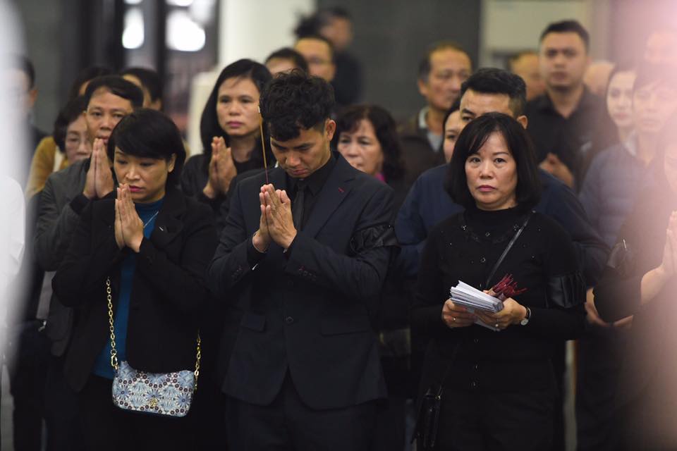 Xuân Bắc và các nghệ sĩ thương khóc cố NSND Anh Tú về với đất - 1