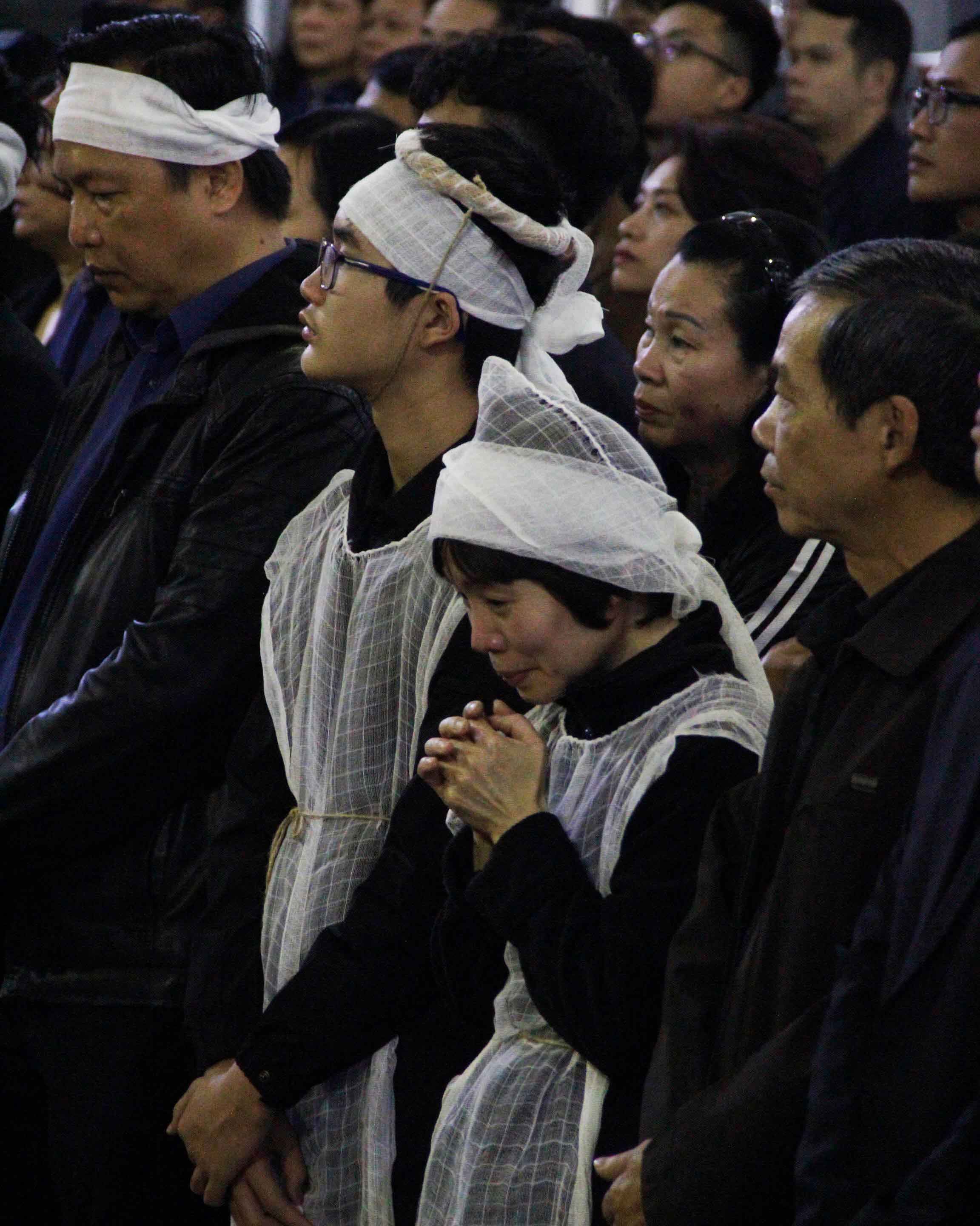 Xuân Bắc và các nghệ sĩ thương khóc cố NSND Anh Tú về với đất - 9