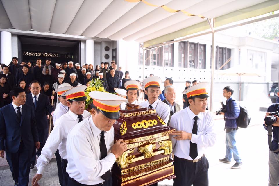 Xuân Bắc và các nghệ sĩ thương khóc cố NSND Anh Tú về với đất - 8