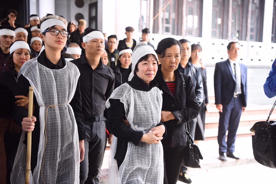 Xuân Bắc và các nghệ sĩ thương khóc cố NSND Anh Tú về với đất - 9