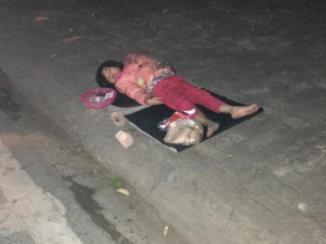 Tin tức trong ngày - Mẹ của bé gái 5 tuổi ngủ vỉa hè trong đêm lạnh ở Nam Định lên tiếng