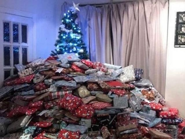 Bạn trẻ - Cuộc sống - Bà mẹ mua 1 núi quà Noel để rồi nhận lấy vô số lời chỉ trích