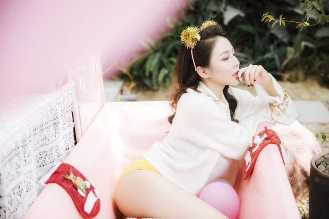 Dù thu hút hàng nghìn lượt thích nhưng bộ ảnh vẫn nhận phải nhiều ý kiến trái chiều.&nbsp;