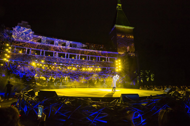 Hàng nghìn người đội mưa rét xem Hà Anh Tuấn hát ở Đà Lạt - 1