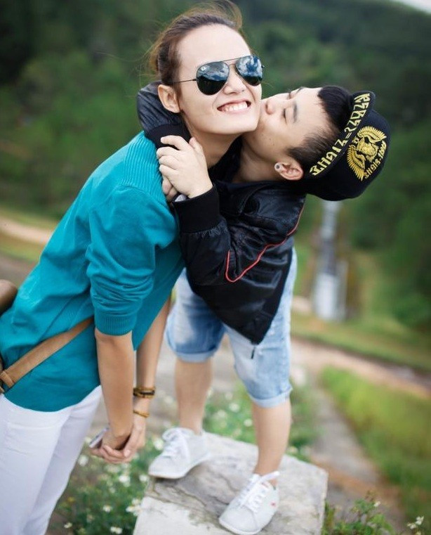 "Chàng lùn" Xuân Tiến khoe ảnh bạn gái xinh không kém người mẫu tình cũ - 1