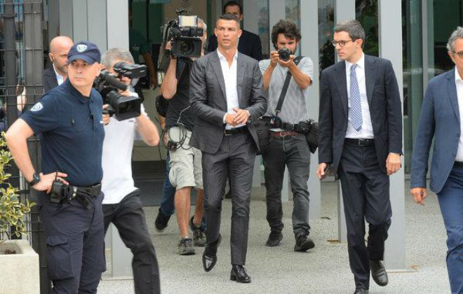 Ronaldo &#34;họa vô đơn chí&#34;, ấn định ngày ra tòa nhận án tù đầu năm mới - 3