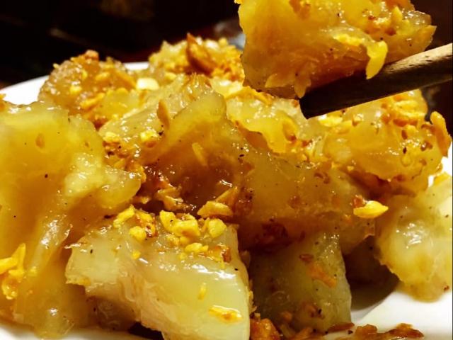 Ẩm thực - Gân bò cháy tỏi giòn thơm, sần sật khiến chàng mê mệt