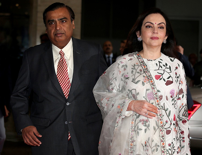 Mukesh Ambani kết hôn với Nita Ambani, người được Forbes gọi là "Đệ nhất phu nhân giới kinh doanh Ấn Độ" năm 2016. Nita là chủ tịch của Reliance Foundation, tổ chức từ thiện của công ty. Bà cũng tham gia vào các dự án kinh doanh trong lĩnh vực thể thao của công ty cũng như giúp đề ra chiến lược tiếp thị và thương hiệu cho Reliance Jio Infocomm, công ty con về mạng di động của tập đoàn Reliance