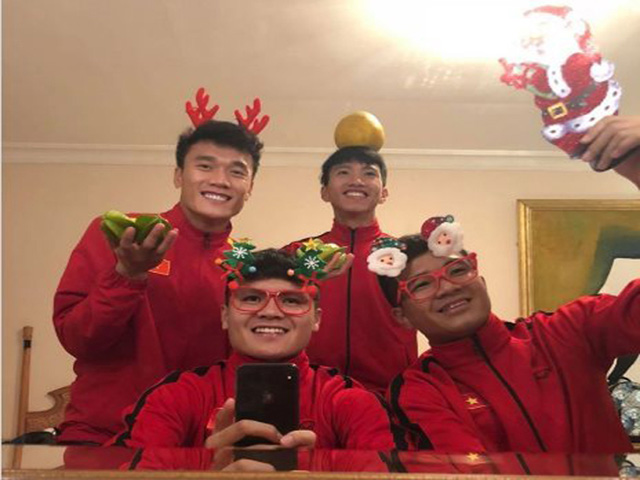 Quang Hải và các tuyển thủ Việt Nam đã làm gì trong đêm Noel