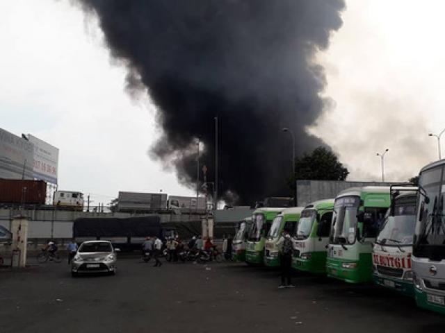 Tin tức trong ngày - Cháy cực lớn, khói lửa đang bao phủ ngã tư Vũng Tàu