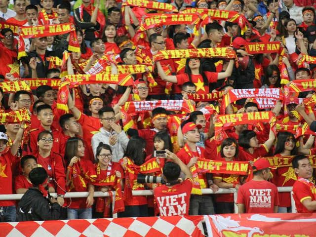 Bóng đá - ĐT Việt Nam Vua AFF Cup "mở hàng": Fan Việt hòa nhịp Triều Tiên