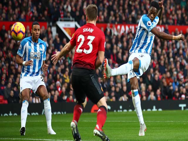 MU - Huddersfield: Ngôi sao ”lên đồng”, 4 bàn mãn nhãn