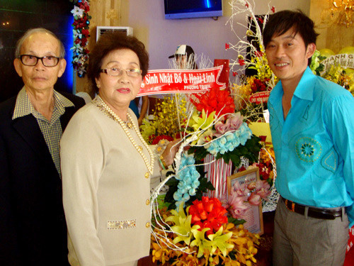 Hoài Linh tiết lộ ảnh đời tư hiếm thấy, lộ diện 5 anh chị em ruột thành đạt - 2