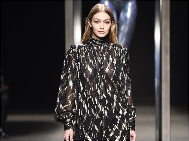 Thời trang - Chị em hot girl Hollywood đồng loạt mặc gợi cảm trên sàn diễn