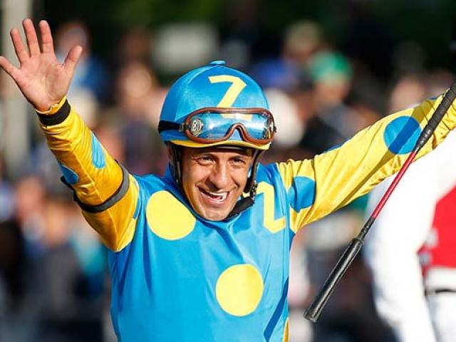 Thể thao - Siêu VĐV đến "Quỷ môn quan lại bị trả về”: Ngã gãy cổ vẫn sống