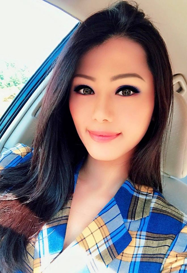 Hoa hậu thế giới người Việt tại Mỹ quan tâm tới thiết kế, làm người mẫu áo dài.