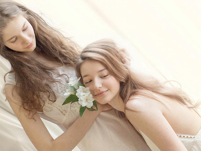 Làm đẹp - Cô gái Nga 800 nghìn fan da đẹp nhờ đắp mặt nạ mỗi ngày