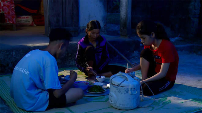 Mẹ ruột không nhận con sau phẫu thuật thẩm mỹ - 2