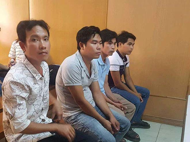 Rắc rối vụ đi vệ sinh quay mặt qua nhà hàng xóm - 1