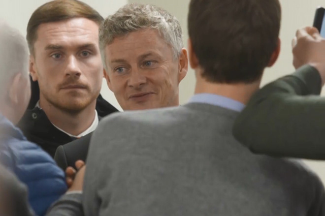 Tin HOT bóng đá tối 26/12: Sao Arsenal mua xe vàng dụ "bom tấn" Barca - 3