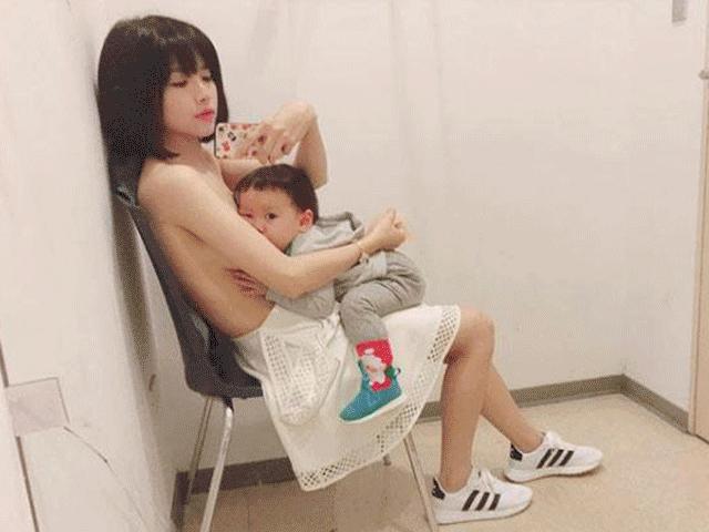 Bạn trẻ - Cuộc sống - Chỉ một bức ảnh ngực trần, bà mẹ được phong "mỹ nữ cho con bú"