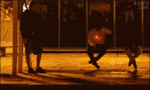 Những pha troll khốn nạn khiến người ta muốn "rớt tim" - 7