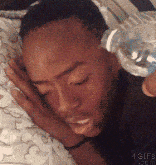 Muôn kiểu đánh thức muốn "rụng tim" những người hay ngủ lười - 7