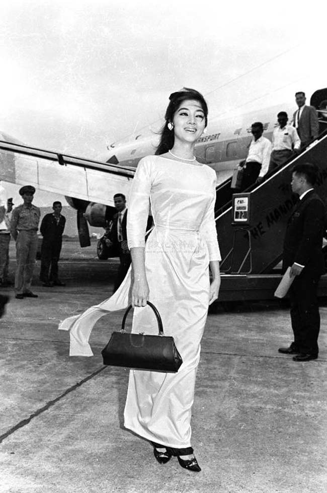 Cô là biểu tượng quyến rũ thời bấy giờ. Biết bao chàng trai, công tử phải ngẩn ngơ trước vẻ đẹp của cô.&nbsp;