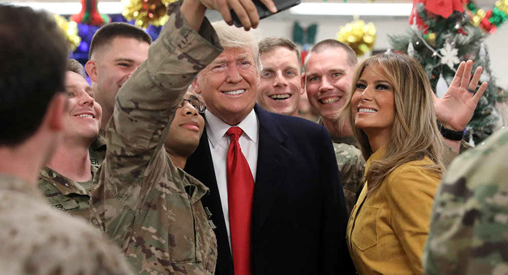Trump bất ngờ thăm Iraq, lần đầu xuất hiện ở điểm nóng chiến tranh - 1