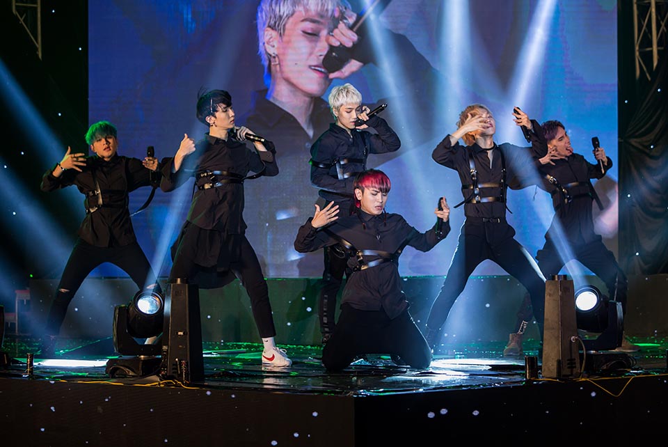 Zero9 của ông bầu Tăng Nhật Tuệ làm liveshow: Khán giả la ó chê hát "thảm họa" - 3