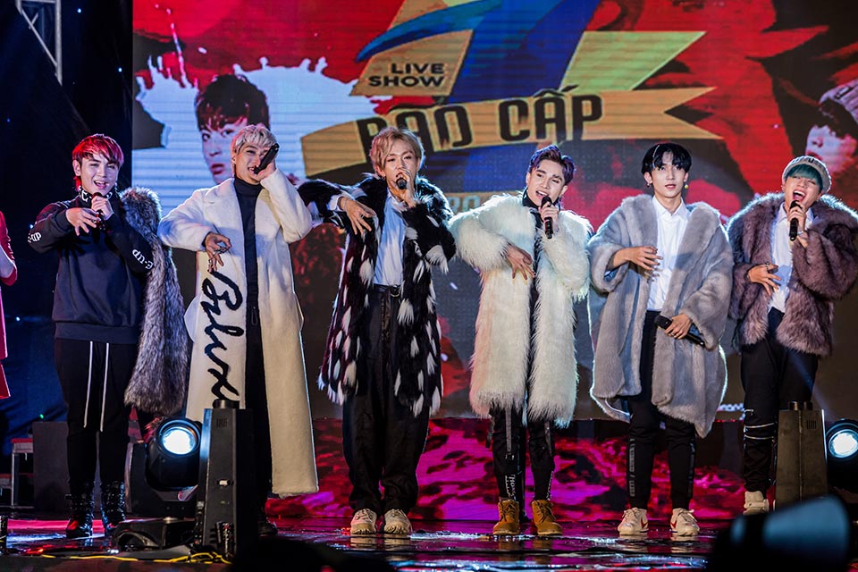 Zero9 của ông bầu Tăng Nhật Tuệ làm liveshow: Khán giả la ó chê hát "thảm họa" - 2