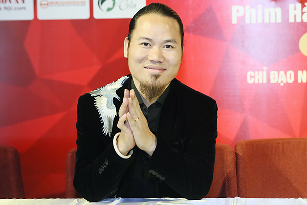 Vượng Râu thừa nhận dùng cảnh nóng trong hài Tết để "câu" người xem - 1