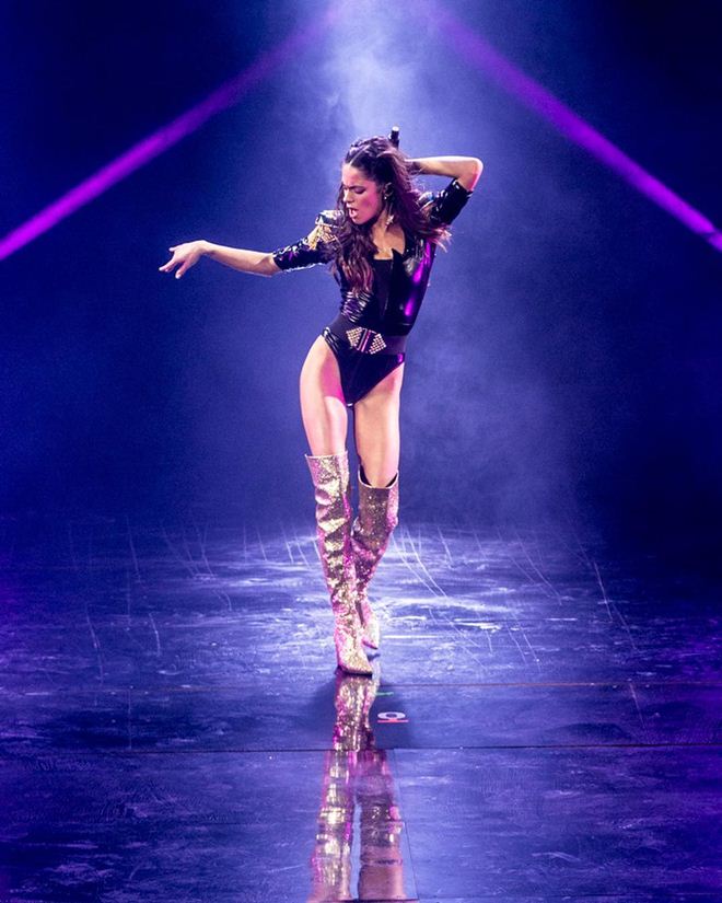 Mỹ nữ quê Messi được Thành Long nhận làm “con gái” ngày càng gợi cảm - 6