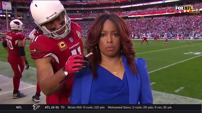 Cầu thủ "làm bậy" trên sóng trực tiếp: Nữ phóng viên tái mặt - 1