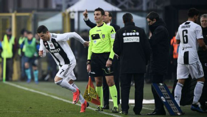 Ronaldo tỏa sáng từ ghế dự bị, trọng tài ưu ái, Juventus vẫn buồn le lói - 1