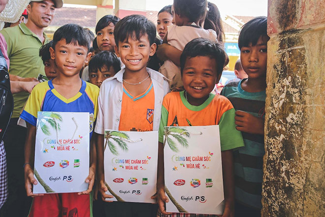 Xúc động khoảnh khắc Noel đến với các trẻ em nghèo - 2