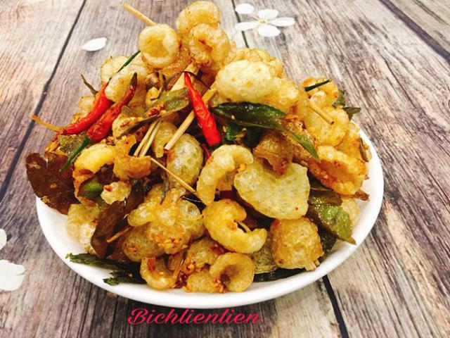 Ẩm thực - Trói chân chàng nhờ bì heo chiên giòn tan đẫm sốt mắm Thái thơm lừng