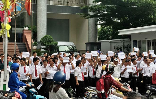 Vụ Vinasun “đại chiến” Grab: Hàng trăm tài xế taxi lại vây kín sân tòa - 5