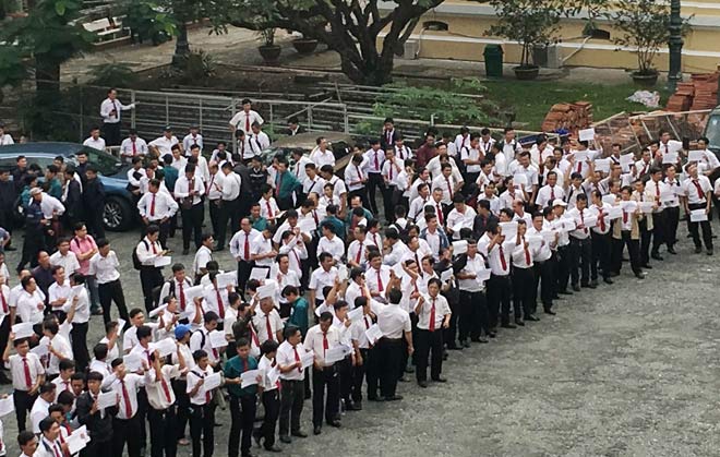 Vụ Vinasun “đại chiến” Grab: Hàng trăm tài xế taxi lại vây kín sân tòa - 4