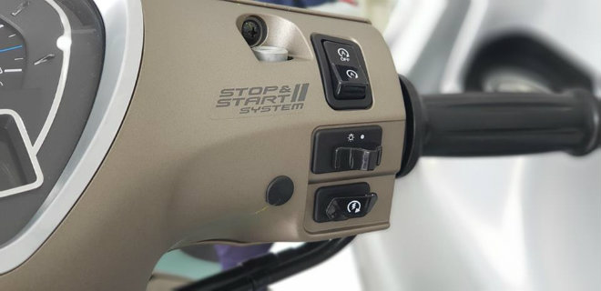 Thích xe ga, chọn 2019 Yamaha Grande Hybrid hay Honda LEAD? - 11