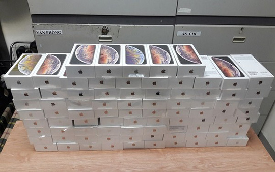 Lô hàng gần 1.200 chiếc iPhone bị bắt tại Nội Bài vẫn &#34;vô chủ&#34; - 1