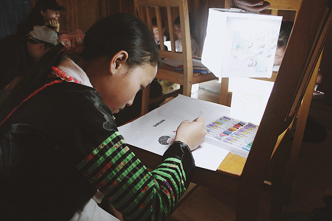 Thắp sáng ước mơ của trẻ em miền núi Tri Lễ với dự án trao tặng đèn năng lượng mặt trời - 5