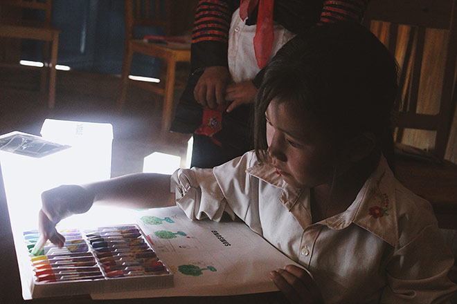 Thắp sáng ước mơ của trẻ em miền núi Tri Lễ với dự án trao tặng đèn năng lượng mặt trời - 7