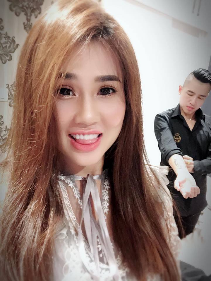 Tiêu Quang Vboys mua lô đất làm quà sinh nhật tặng vợ là chị gái Ngọc Trinh - 1