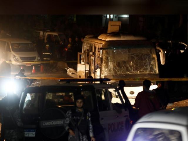 Xe chở du khách Việt bị đánh bom đẫm máu ở Ai Cập, 12 người thương vong