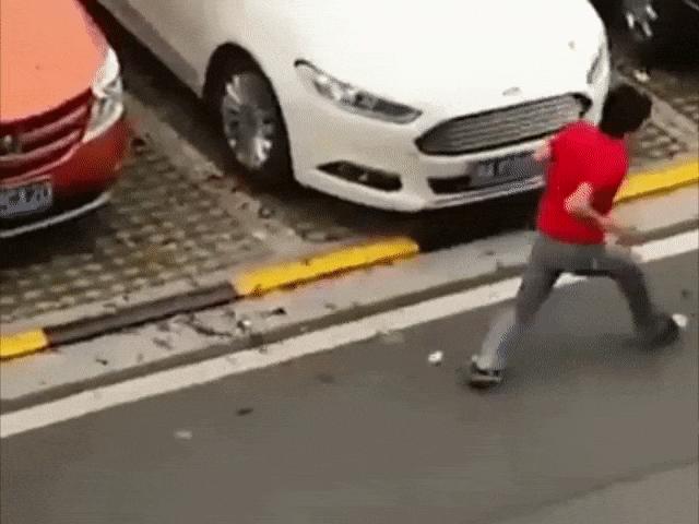 Video Clip Cười - Không thể nhịn nổi cười với những con người "lầy lội"