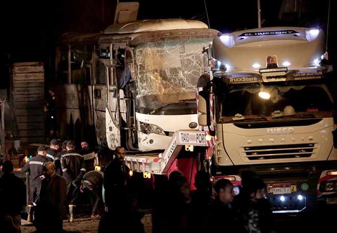 Nóng 24h qua: Xe chở du khách bị đánh bom ở Ai Cập, 3 người Việt tử vong - 1